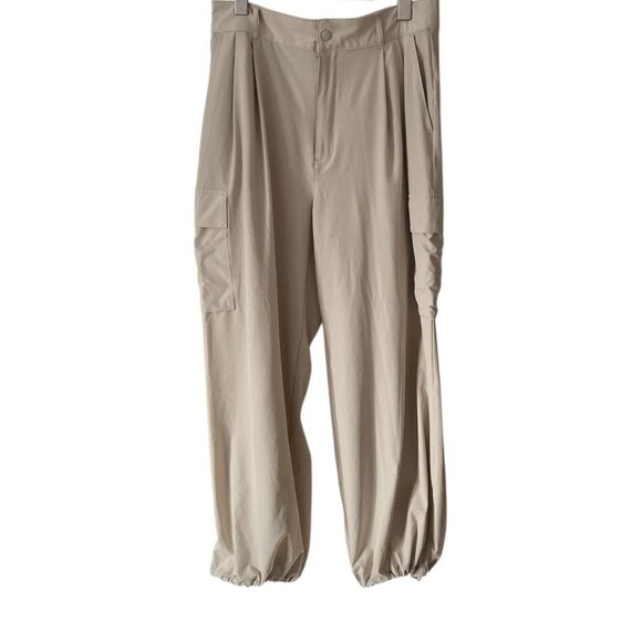 GapFit High Rise Runaround Cargo Joggers in Moonstone Beige Sz M - Picture 2 of 9